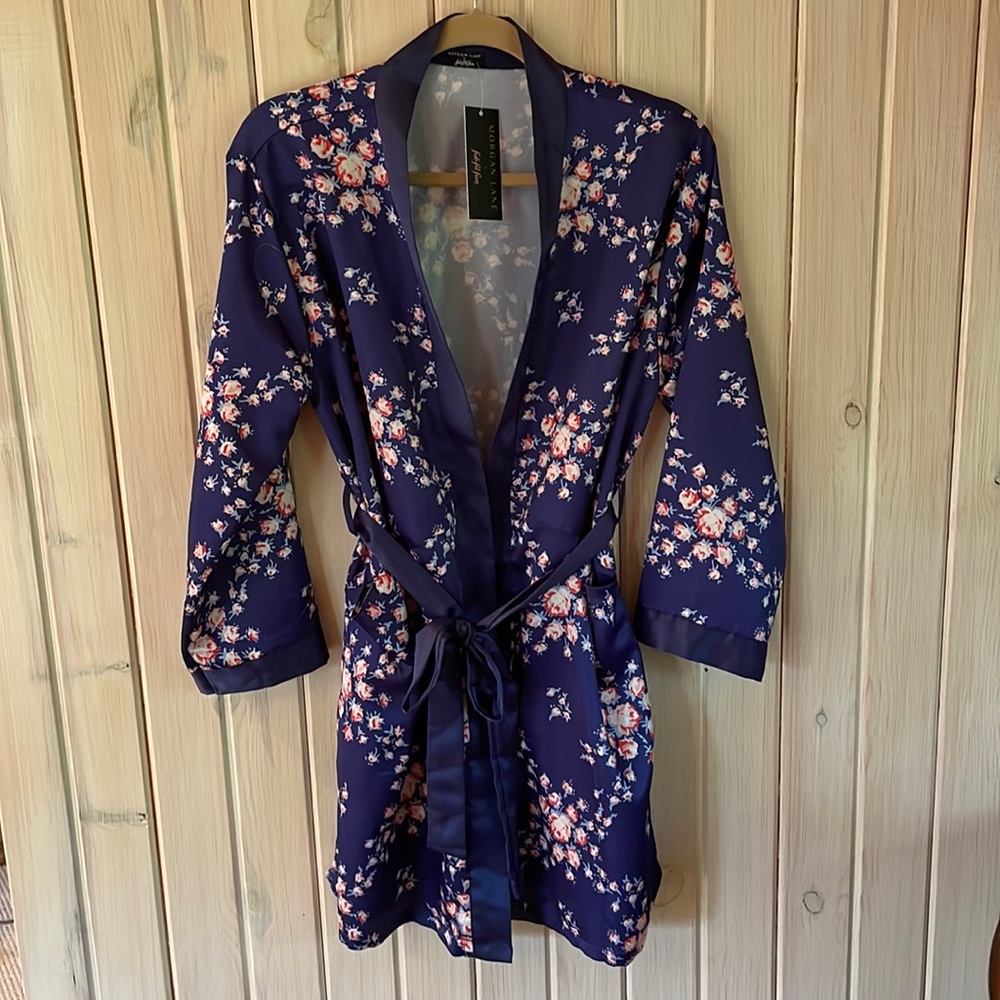 NWT Morgan Lane Fab Fit Fun Satin Floral Robe